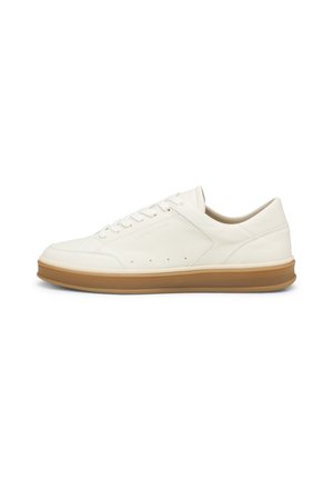 - Sneakersy niskie