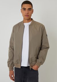 Unausgewählt, taupe