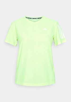 Helles grünes Kurzarm-Laufshirt mit weißem Logo auf der Brust und drei weißen Streifen auf dem rechten Ärmel, präsentiert auf einem schlichten Hintergrund.
