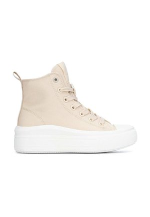 Sneaker beige in tela alta con suola spessa bianca in gomma, punta bianca e lacci beige, vista di lato su sfondo bianco.