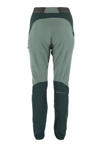 Pantalon de randonnée vert présentant un mélange de tissu clair et foncé, jambes effilées, poignets élastiques et un logo sur le côté.