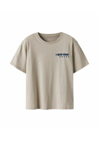 Beżowa bawełniana koszulka z krótkim rękawem i okrągłym dekoltem. Zawiera niebieski napis na piersi "POTRZEBUJĘ TROCHĘ PRZESTRZENI."