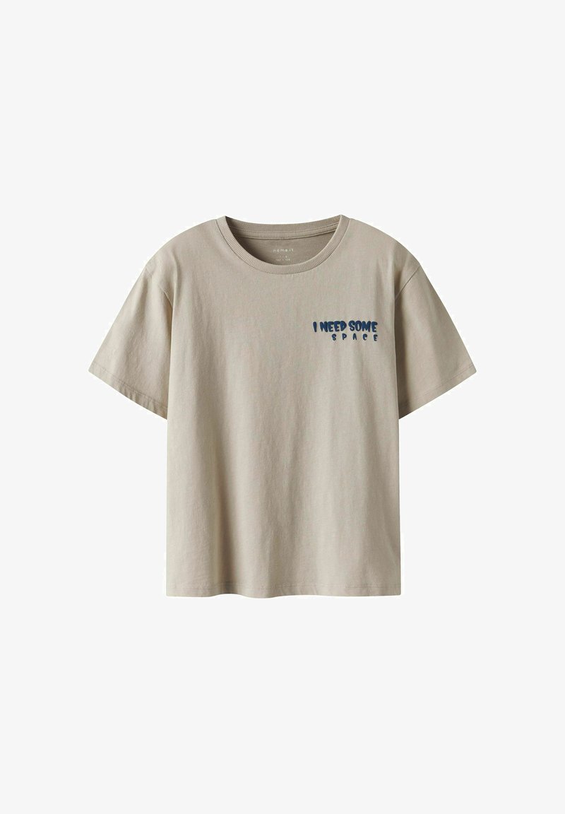 Beżowa bawełniana koszulka z krótkim rękawem i okrągłym dekoltem. Zawiera niebieski napis na piersi "POTRZEBUJĘ TROCHĘ PRZESTRZENI."