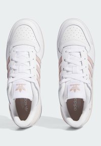 adidas Originals FORUM LOW CLASSIC - Tenisice - cloud white taupe cloud white