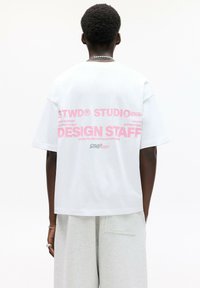 PULL&BEAR - Tričko s potlačou - white Miniatúrny obrázok 1