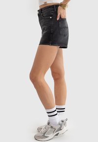 Big Star AUTHENTIC - Farkkushortsit - schwarz