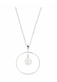 Collana d'argento con un pendente circolare che presenta una singola perla bianca al centro, su una catena delicata con piccole maglie.