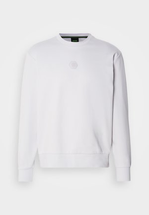 Biała bluza z gładkiego materiału, z okrągłym dekoltem, ściągaczami na rękawach i subtelnym heksagonalnym logo na piersiach. Prosty design.