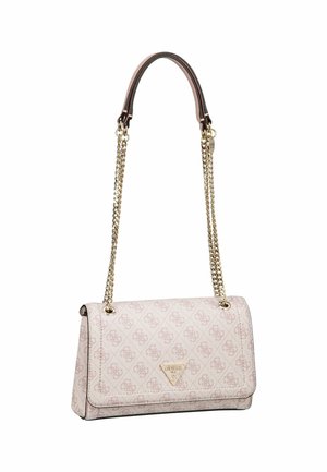 Sac à main rose avec un design matelassé et des accessoires en or. Il présente une bandoulière en chaîne et un accent logo triangulaire à l'avant.