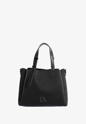 Bolso de mano de cuero negro texturizado con dos asas, correa ajustable y logotipo en relieve "DA" en el centro frontal.