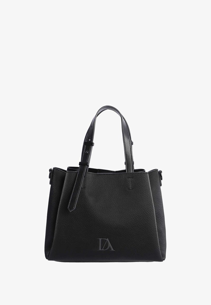 Bolso de mano de cuero negro texturizado con dos asas, correa ajustable y logotipo en relieve "DA" en el centro frontal.