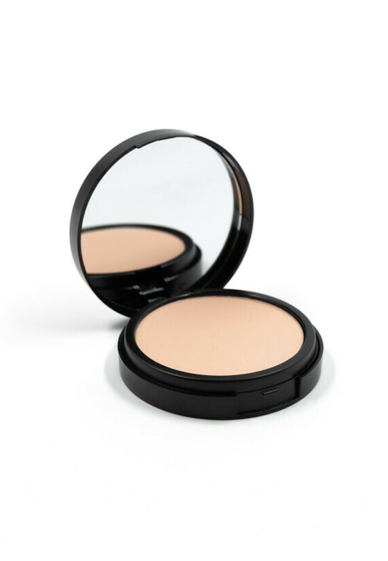 Polvere compatta con una scatola nera lucida e specchio. Superficie della polvere beige chiaro, forma circolare, texture liscia e chiusura sicura.