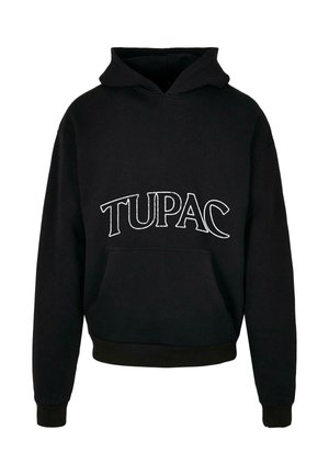 Černá mikina s kapucí, která má vpředu klokání kapsu a bílý vyšitý text "TUPAC" na hrudi. Měkká tkanina, manžety s žebrovaným vzorem.