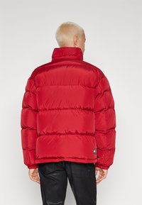 Tommy Jeans ALASKA  - Piumino - magma red