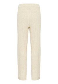 Pantalons en lin beige clair avec une texture côtelée, coupe droite et taille élastique, offrant une coupe décontractée pour plus de confort.