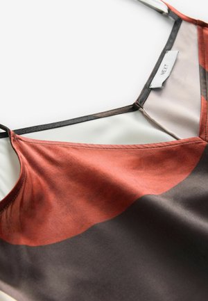 Top fără mâneci cu un model geometric în nuanțe de rugină și negru. Material neted, cu decolteu în formă de V și bretele subțiri negre. Etichetă: NEXT.