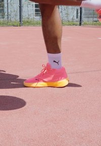 Puma COURT PRO  - Chaussures de basket - sunset glow/sun stream
