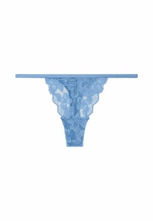 String bleu en dentelle avec des motifs floraux, une taille fine et une texture transparente. Le design présente des détails complexes le long des bords.