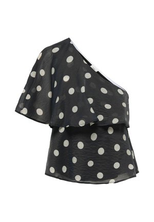 Črna bluza z enim ramenom z belimi piko pikami in večplastnim, rahlo razprtim rokavom na levi strani.