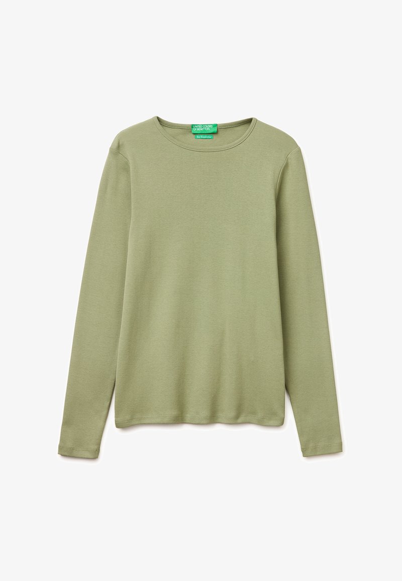 Hellgrünes Langarmshirt mit Rundhalsausschnitt, schlichtem Design und weichem Stoff, mit einem kleinen grünen Etikett am Halsausschnitt.