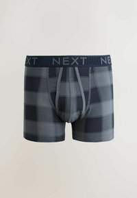 Boxerslips met een ruitpatroon in marineblauw en grijs, voorzien van een merkband en een aansluitend ontwerp. Gemaakt van een zacht, rekbaar materiaal.