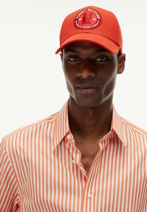 Tommy Hilfiger, TH NAUTICAL 6 PANEL CAP - Caps - flame red