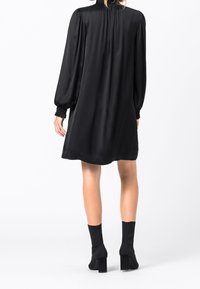 HALLHUBER Koktejlové šaty / šaty na párty - black