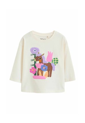 Langærmet babyt-shirt i cremefarve med farverig applikation af en brun hest omgivet af lilla, pink og blå blomster og grønne blade.