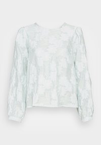 Blusa de manga longa azul clara com bordado floral e tecido texturizado. Apresenta uma gola redonda e mangas franzidas. Corte cropped.