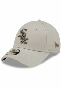 Gray cap with raised beige embroidery of "Sox" logo. Structured design, curved bill, ventilated eyelets, and a circular logo sticker on the brim.