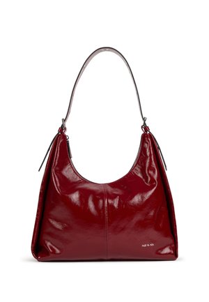 Sac à épaule en cuir rouge foncé brillant avec une seule poignée et un petit logo "nat & nin" en bas à droite à l'avant.