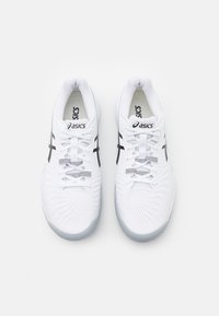 ASICS GEL-RESOLUTION 9 - Tennissko til multicourt - white/black