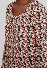 Cream Vapaa-ajan mekko - multi-coloured