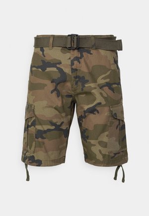 Pantaloncini cargo mimetici verdi e marroni con tasche frontali con pattina e cintura in tessuto abbinato con fibbia nera.