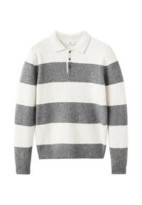 Suéter polo de manga larga con amplias rayas horizontales en gris y blanco, tres botones oscuros y puños y dobladillo de canalé.