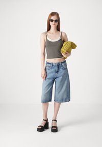 BDG Urban Outfitters LOGAN  - Kratke hlače od trapera - light vintage