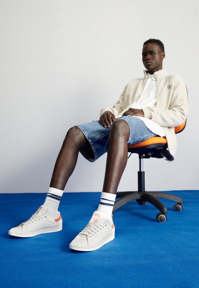 kranium Asser sadel adidas Originals STAN SMITH UNISEX - Trainers - core white off white  preloved red/white - Zalando.de