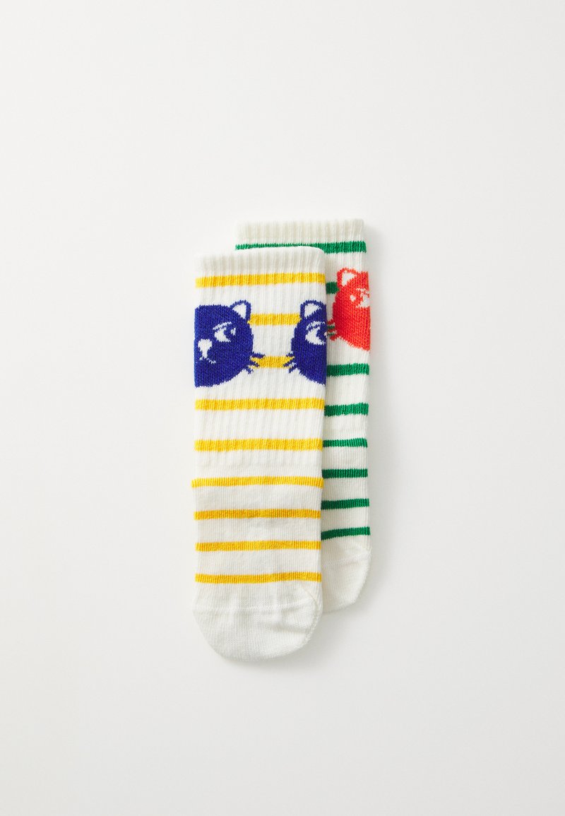 Une paire de chaussettes, avec une base blanche et des rayures jaunes, vertes et rouges. Des visages d'animaux bleus et rouges imprimés sur chaque chaussette. Matériau en coton doux.