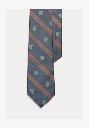 Gravata de seda azul-marinho com padrão espinha de peixe, listras diagonais laranja e pequenos motivos coloridos em forma de escudo espaçados uniformemente.