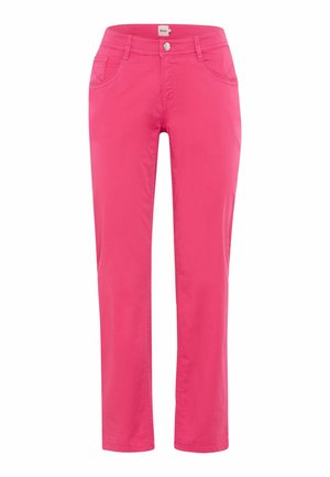 Pantalon rose vif à jambes droites avec passants de ceinture, bouton à l'avant, fermeture éclair, ainsi que poches avant et arrière, présenté sur un fond blanc.