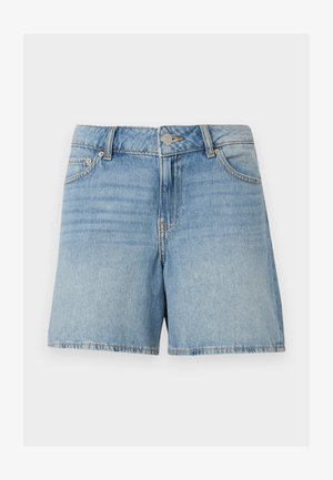 Ανοιχτό μπλε τζιν σορτς με κούμπωμα με κουμπί και φερμουάρ, θηλιές ζώνης, τσέπες μπροστά και πίσω, απεικονισμένα σε λευκό φόντο.