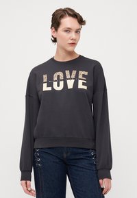 Grey sweatshirt with long sleeves, featuring "LOVE" in beige and a decorative leopard print. Ribbed hem and cuffs on a casual fit.