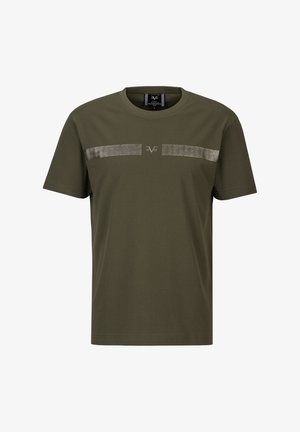 Olivengroen T-shirt met korte mouwen, horizontaal Grieks sleutelpatroon en het logo "1969 V69" over de borst.