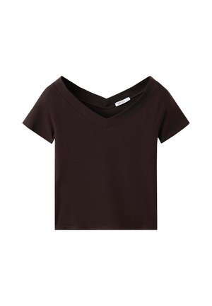 Zwart cropped T-shirt met korte mouwen, een brede V-hals en eenvoudige stiksels op een witte achtergrond.