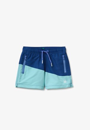 Short de bain bleu et turquoise clair avec taille élastique, cordon à l'avant, deux poches latérales zippées et un petit logo blanc sur la jambe.