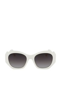 Lunettes de soleil blanches avec une monture épaisse, légèrement angulaire, et des verres sombres dégradés passant du gris au noir.