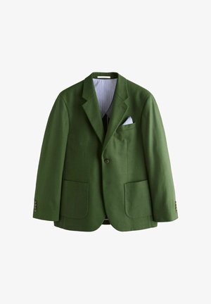 Grøn blazer med enkelt knap, hakkede revers, to forlommer med lap, og et hvidt lommetørklæde i brystlommen.