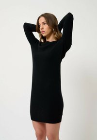 Authentic Cashmere COL ROND - Stickad klänning - ruby