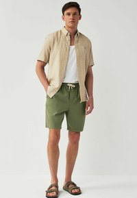 Next REGULAR FIT - Tréningruha alsók - khaki green