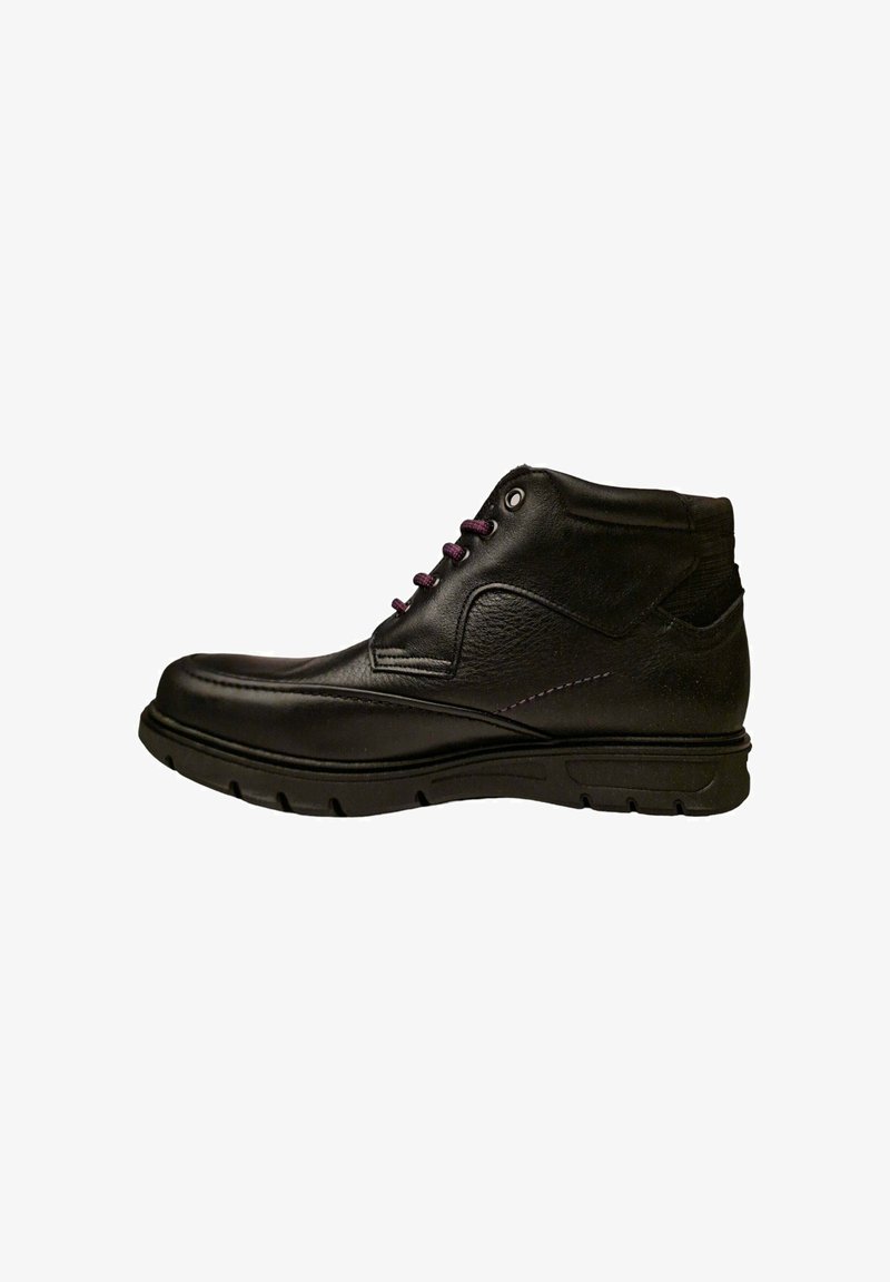 Schwarze Leder-Stiefeletten mit lila Schnürsenkeln, runder Spitze und strukturiertem Obermaterial. Verfügt über eine robuste Gummisohle mit Profil für besseren Halt.